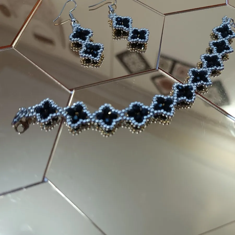 ست دستبند و گوشواره