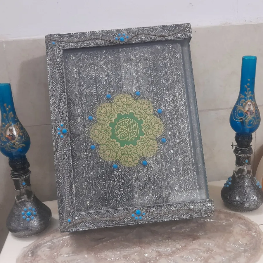 قرآن و چراغ گر سوز