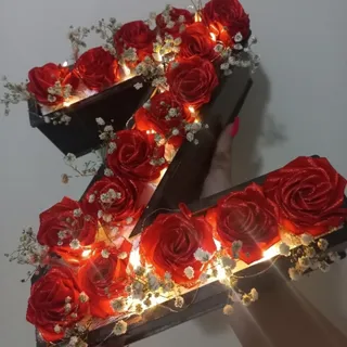 باکس گل رز مصنوعی حروف