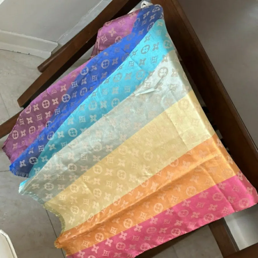 شال ژاکارد لویی ویتون