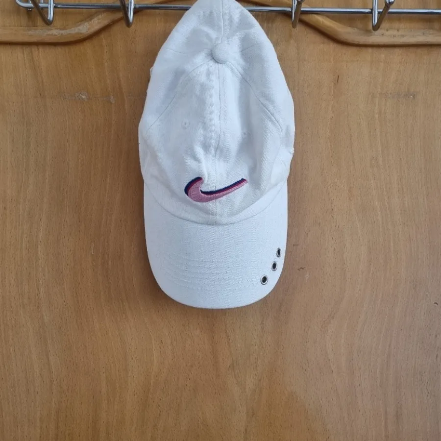 کلاه بیسبالی سفید نایک