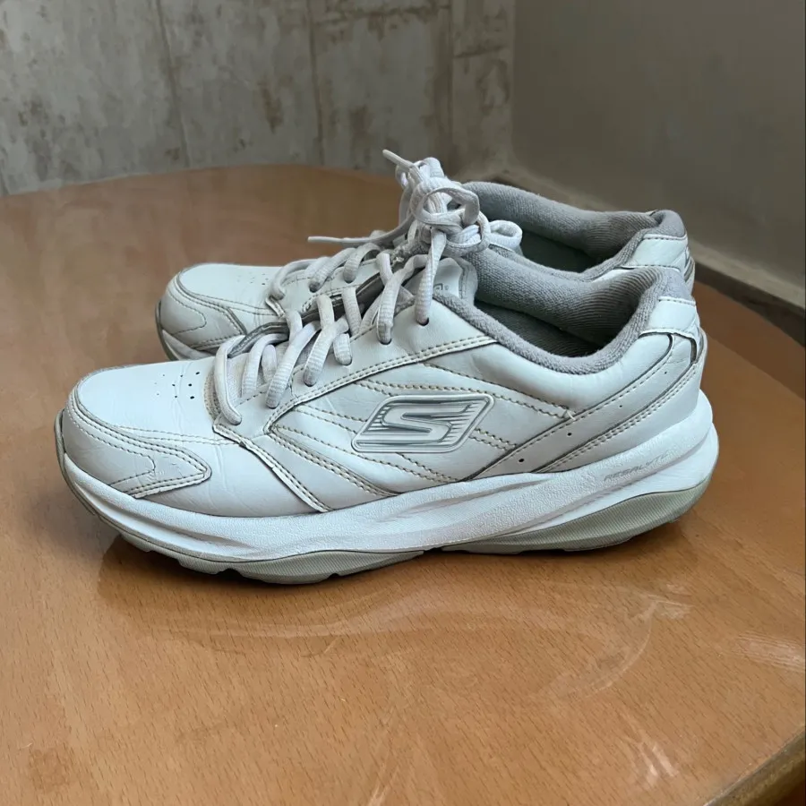 کفش اسکیچرز