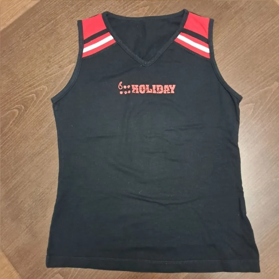 تاپ ورزشی هالیدی