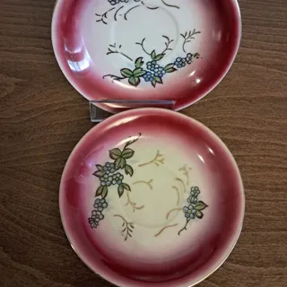 یک جفت نعلبکی قدیمی