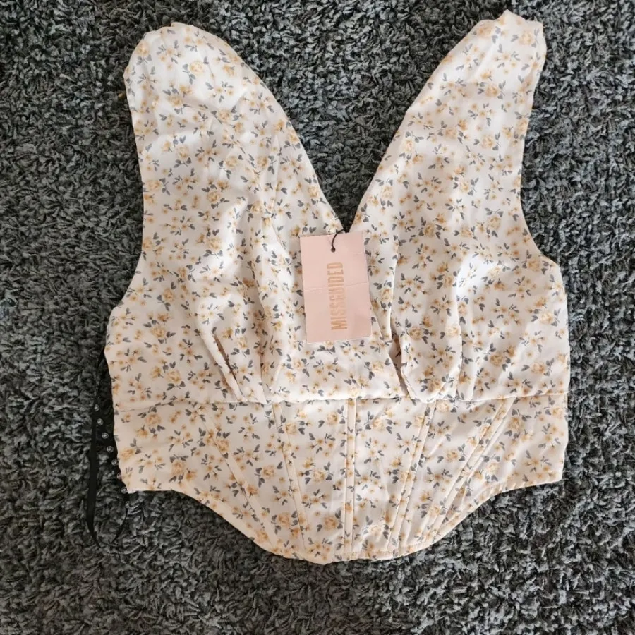 تاپ کرپ فلورال Missguided