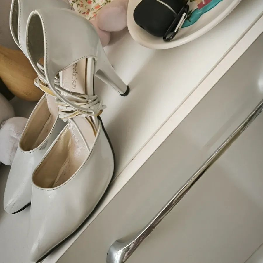 کفش پاشنه بلند بند دار