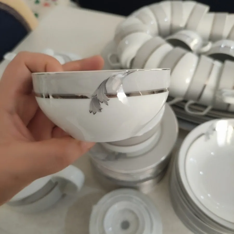 آبگوشت خوری الگانس