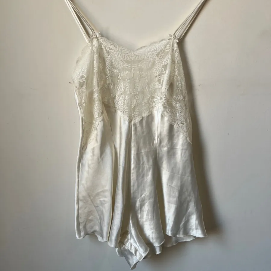 لباس زیر زنانه