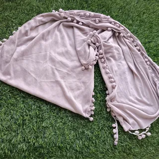 شال نخی دور گردن