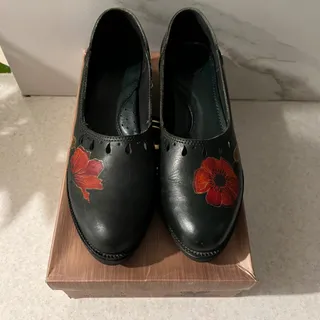 کفش چرم با نقاشی دستی