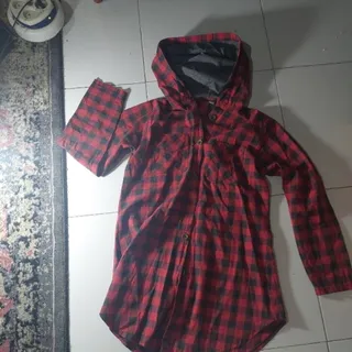 شومیزِ کلاه دار