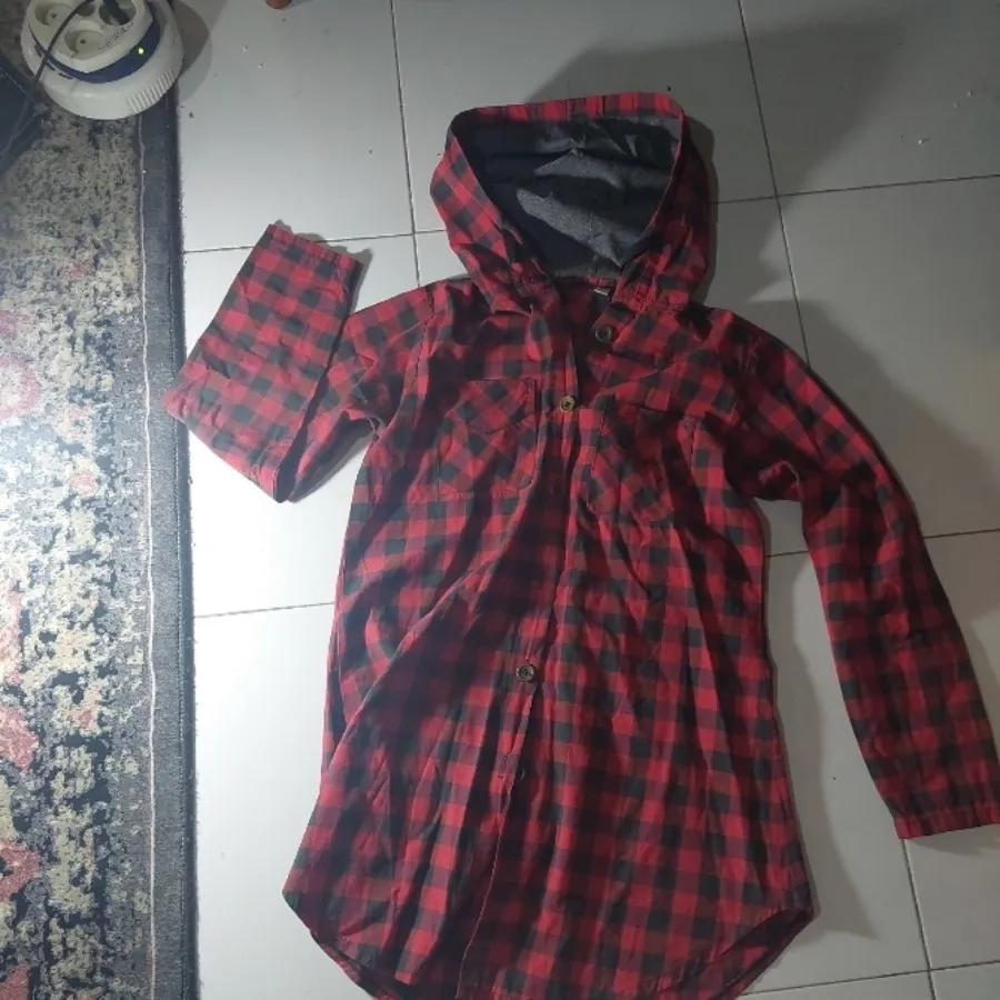 شومیزِ کلاه دار