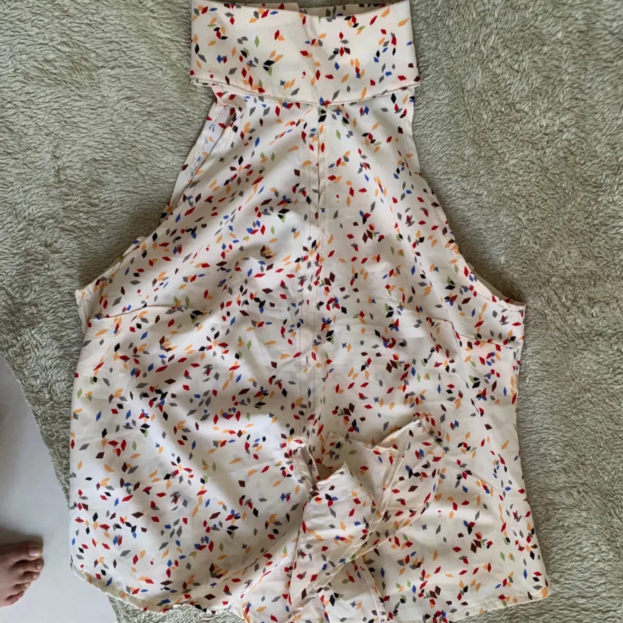 تاپ سفید یقه هالتر