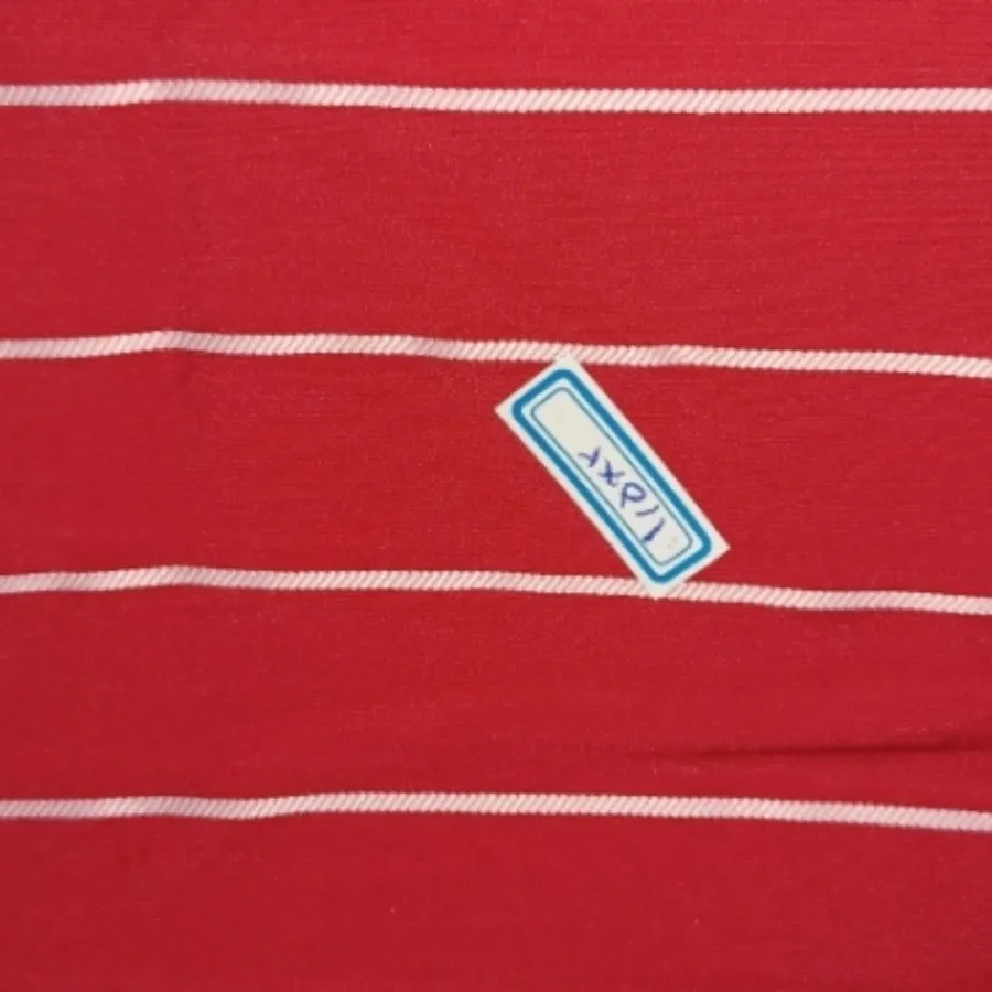 پارچه قرمز خیلی جنس خوبی