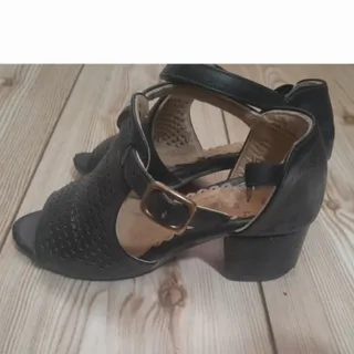 کفش عروسکی پاشنه بلند