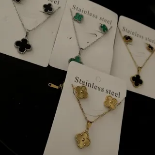 گردنبند و گوشواره زنانه