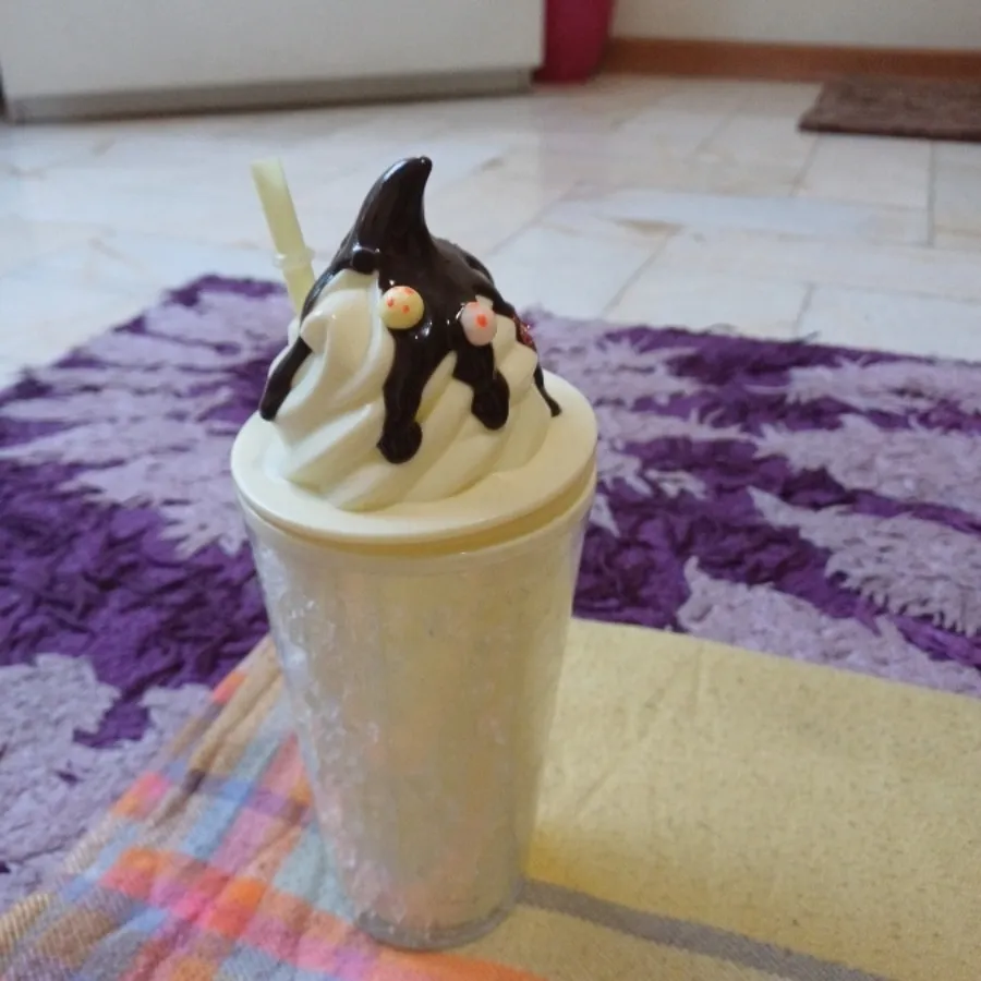 لیوان بستنی