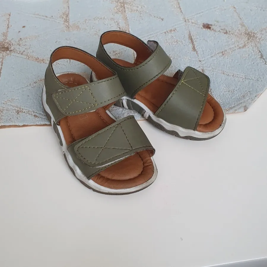 صندل اسپرت ال سی وایکیکی