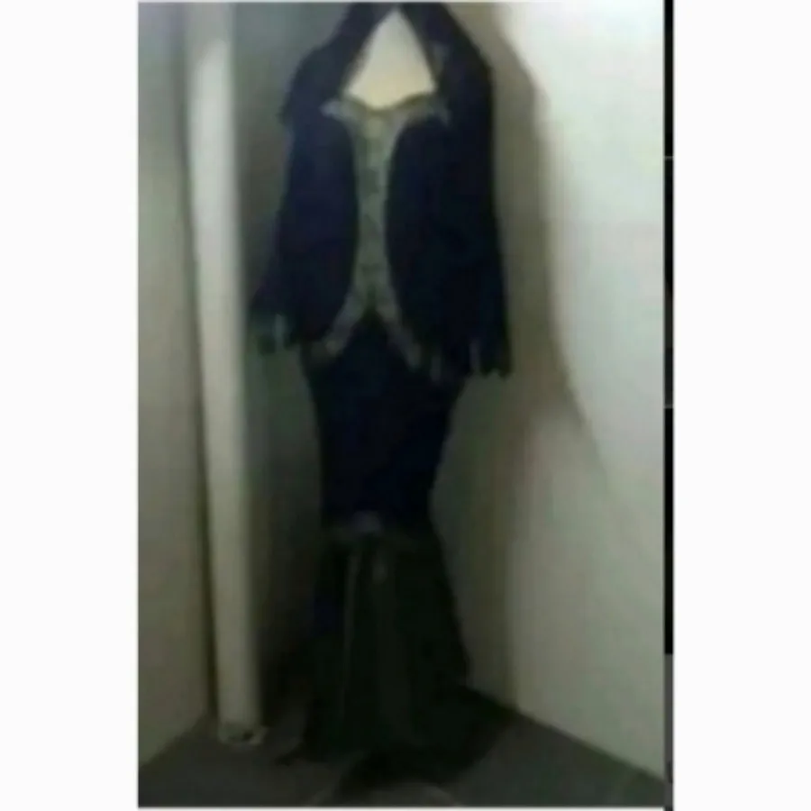 لباس مجلسی دکلته و شال اش