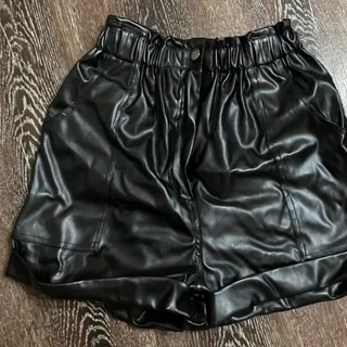 شلوارک چرم