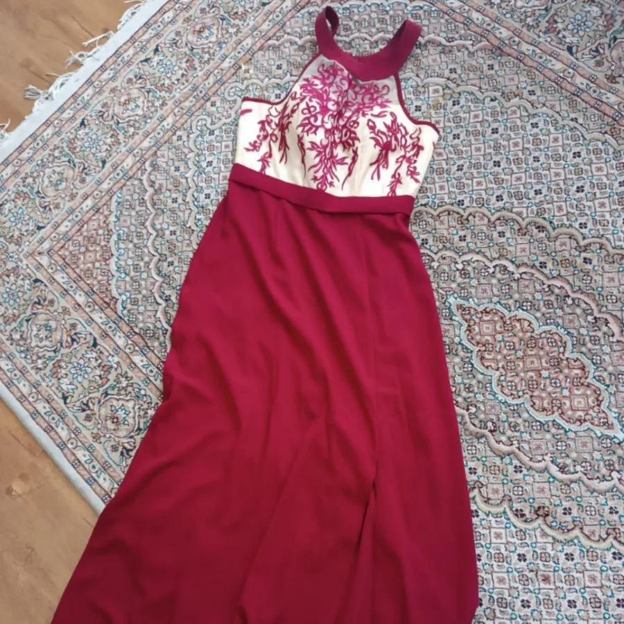 پیراهن سایز حدود 40، 42