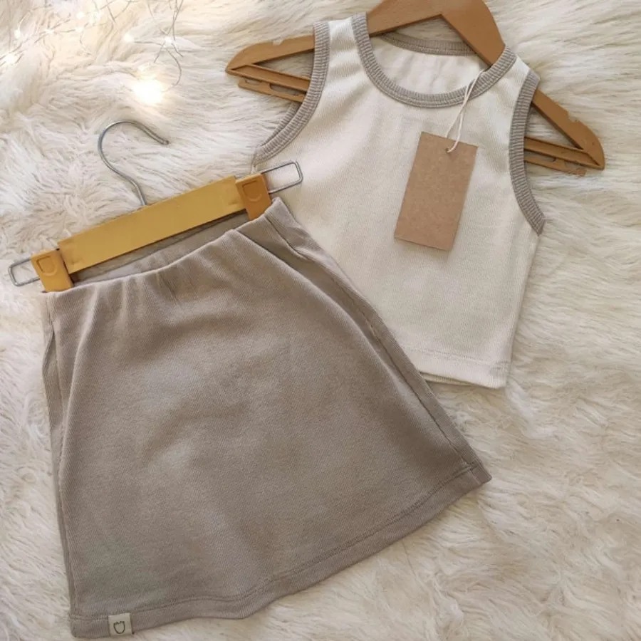 تاپ و دامن بچگانه