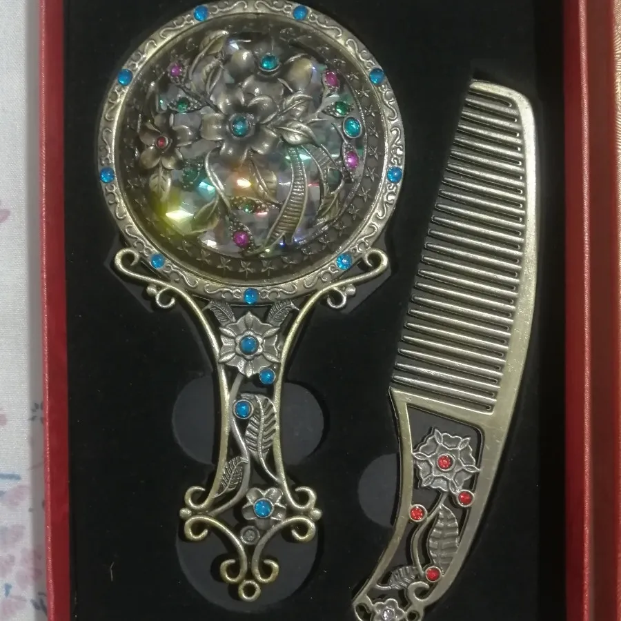 ست آینه و شانه