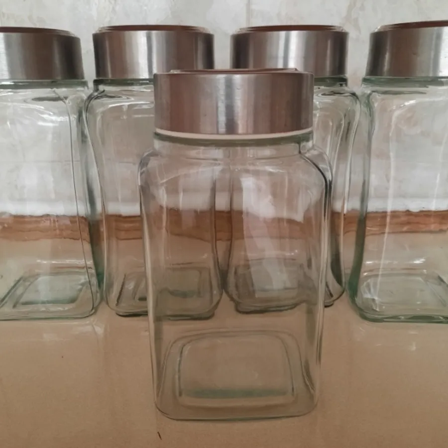 بانکه شیشه ای یکونیم لیتر