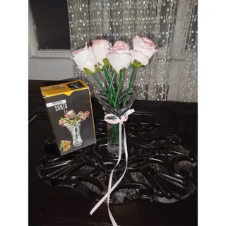 گل وگلدان