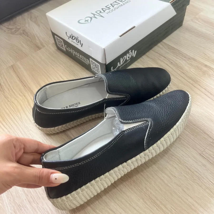 کفش کالج تبی