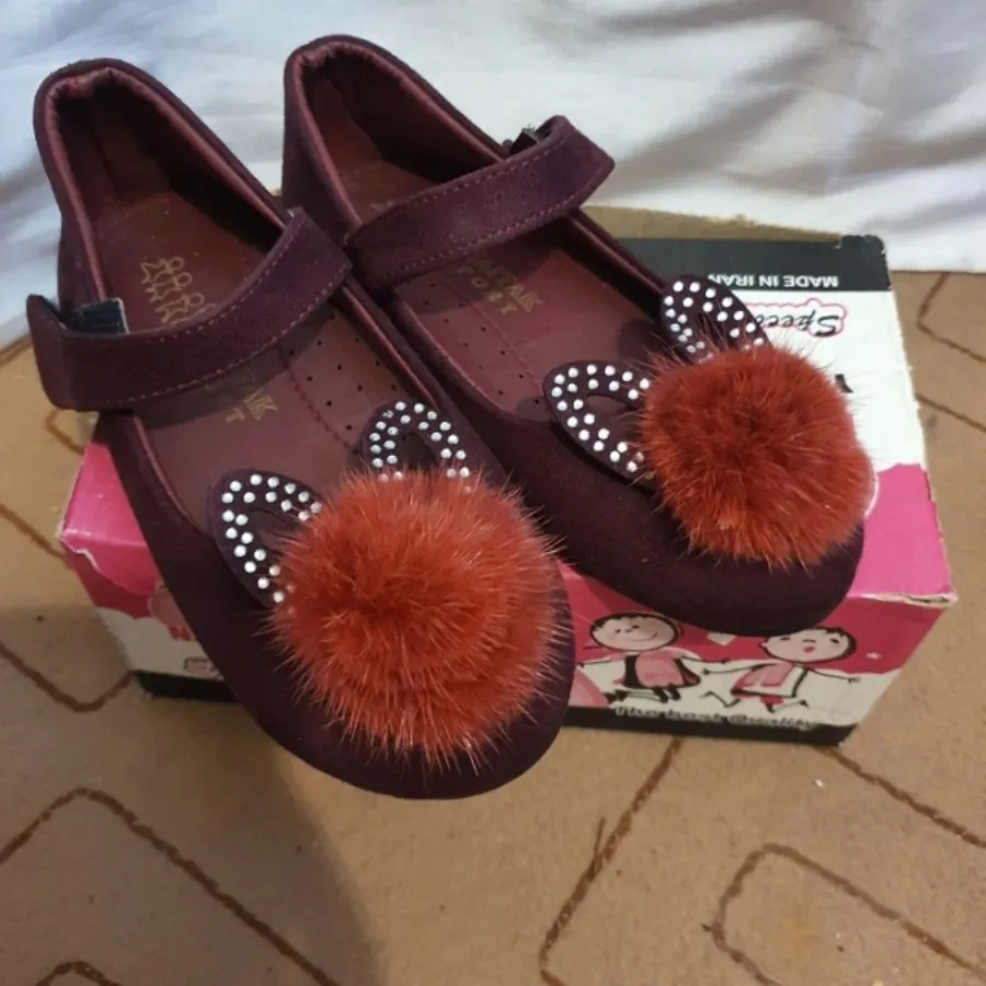 کفش زرشکی دخترانه