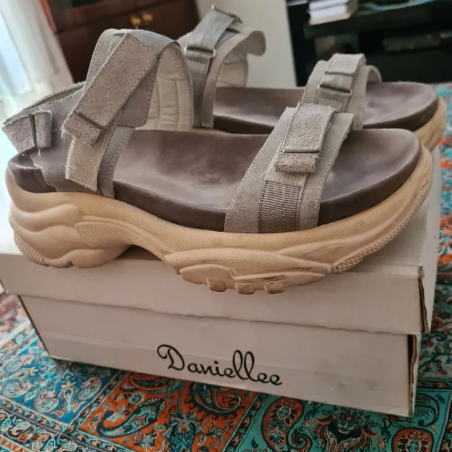 کفش تابستونی