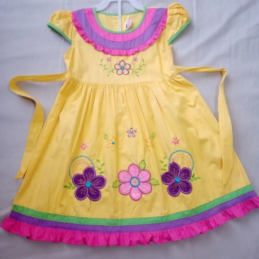 پیراهن دخترانه