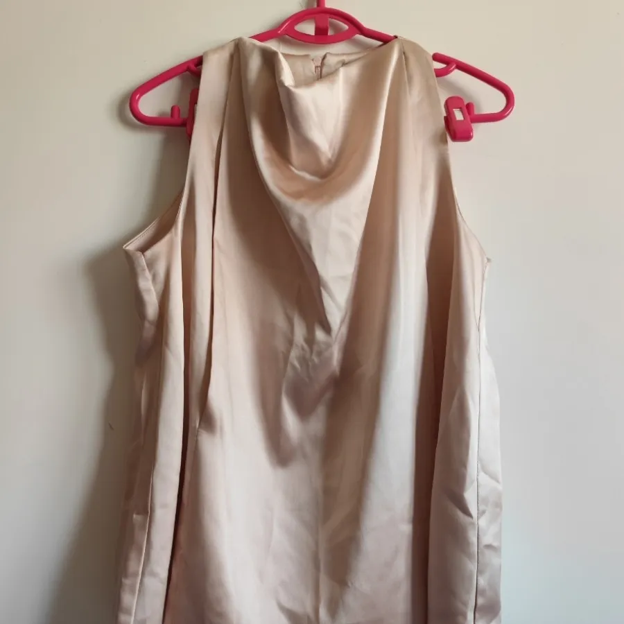 تاپ ساتن گل‌بهی