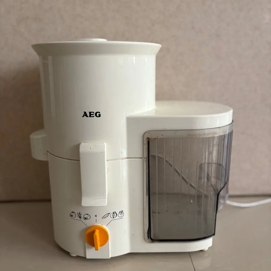 آب میوه گیری برقی AEG