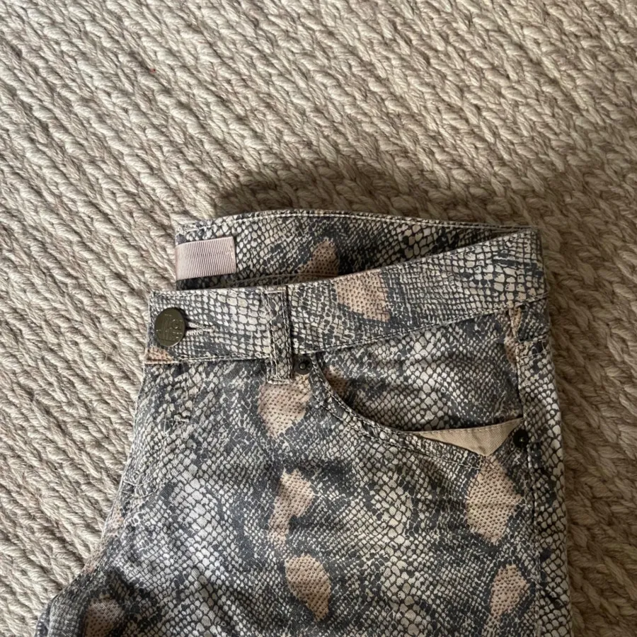 شلوارک جین پوست ماری