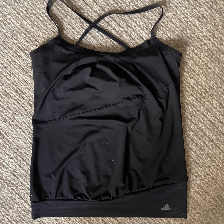 تاپ ورزشی آدیداس