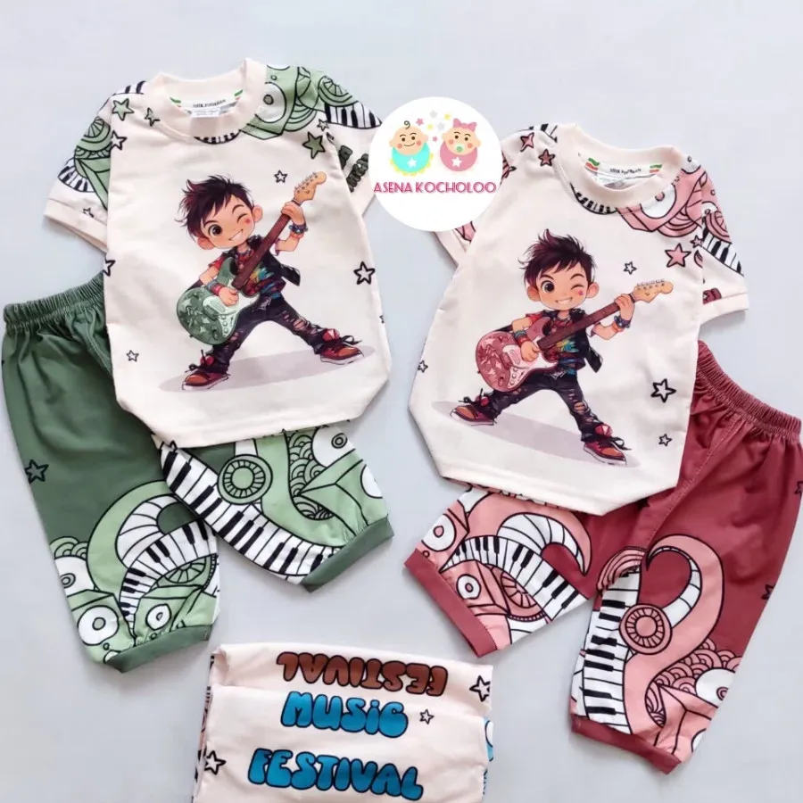 تیشرت شلوارک پسر و گیتار