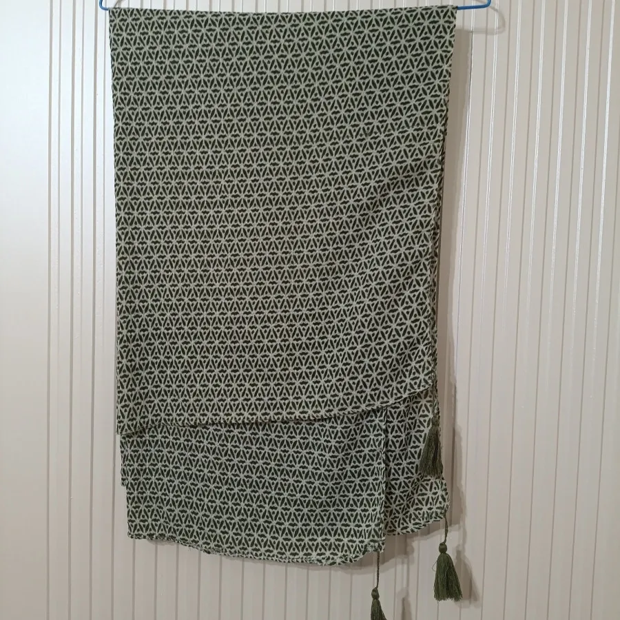 شال سبز زیتونی طرحدار