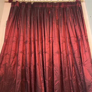 پرده زرشکی