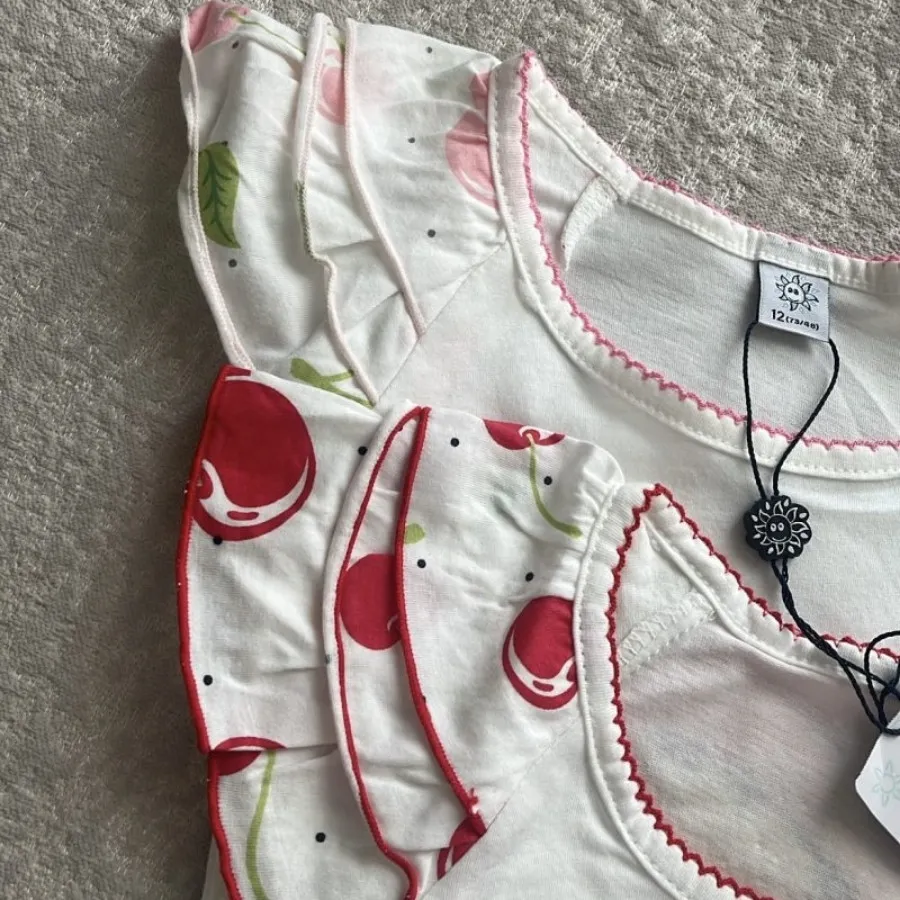 ست گلدوزی توت فرنگی