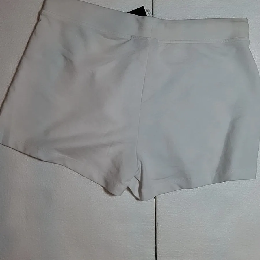 شلوارک سفید اسمارا