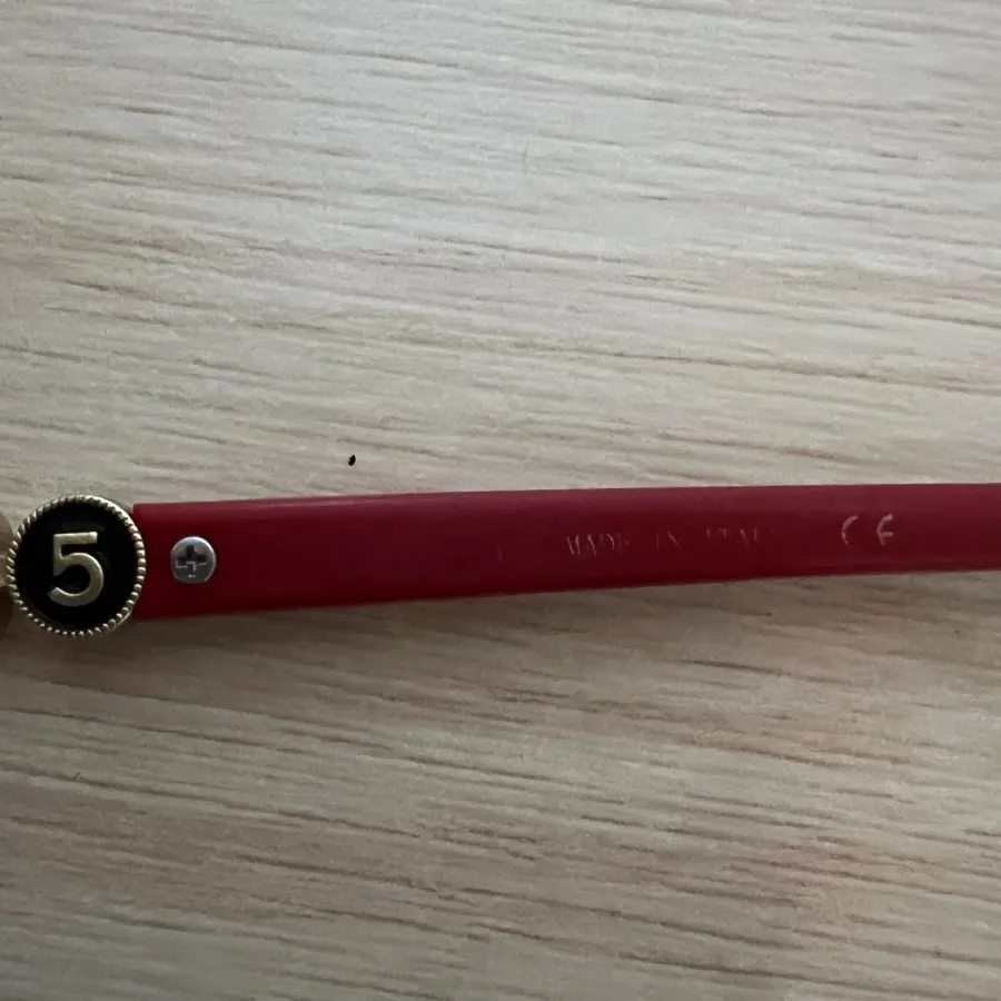 عینک زیبا ولوکس شنل