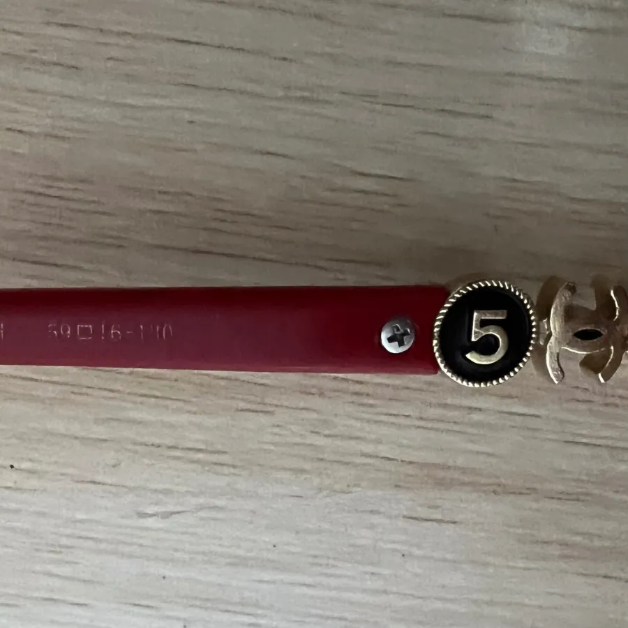 عینک زیبا ولوکس شنل