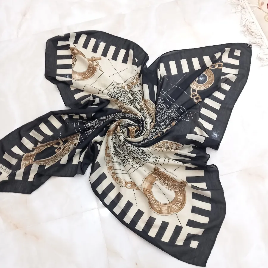 روسری نخی بزرگ