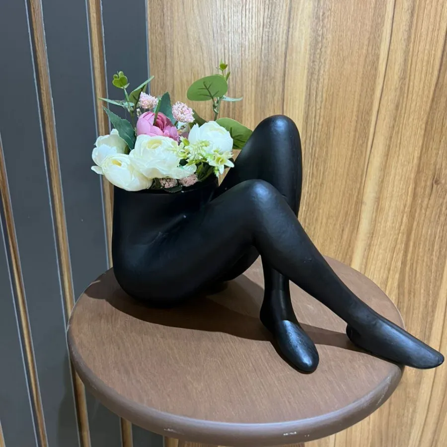 گلدان طرح نیم تنه