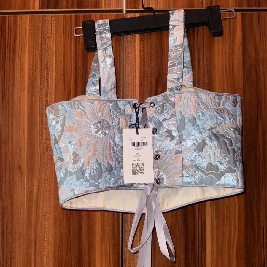 نیم تنه جذاب