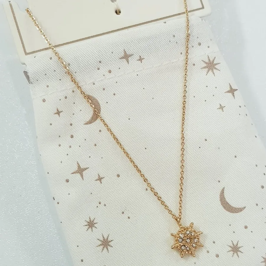 گردنبند و گوشواره طلایی