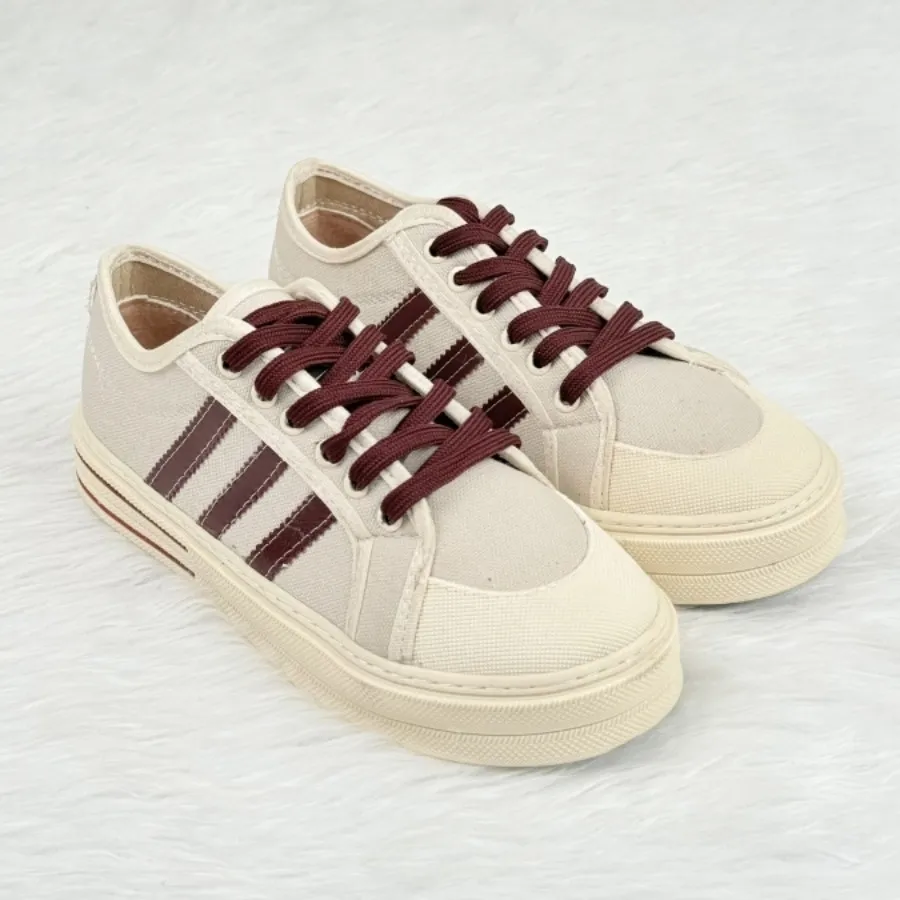 کفش کتانی جدید