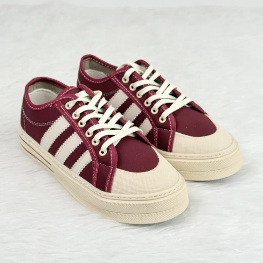 کفش کتانی جدید